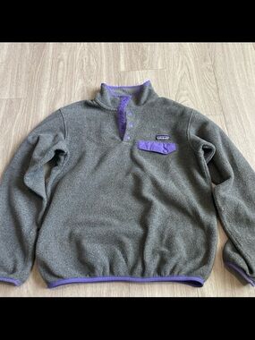Patagonia Women's Gray Fleece Crewneck with Purple Trim